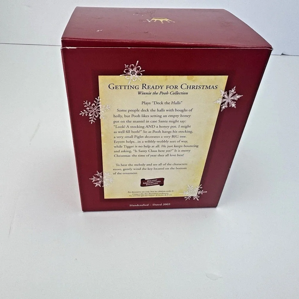 Hallmark Keepsake Ornament Getting Ready For Christmas Winnie the‎ Pooh-2005-NEW